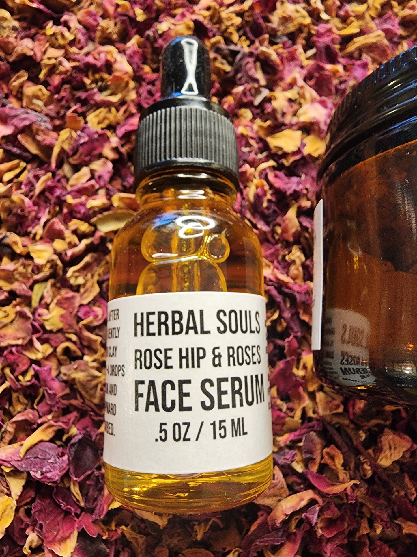 Roses and Clay Detoxifying Face mask with Rosehip and Jojoba Oil