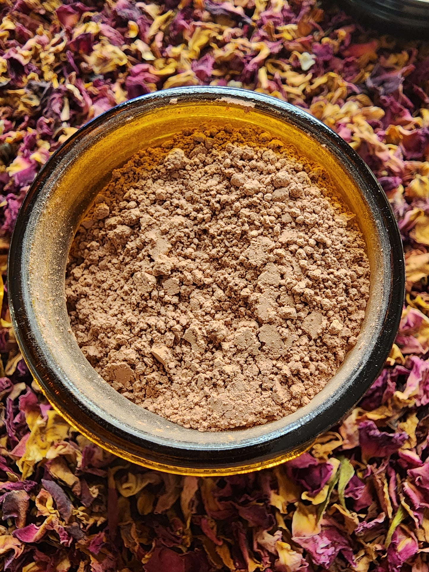 Roses and Clay Detoxifying Face mask with Rosehip and Jojoba Oil